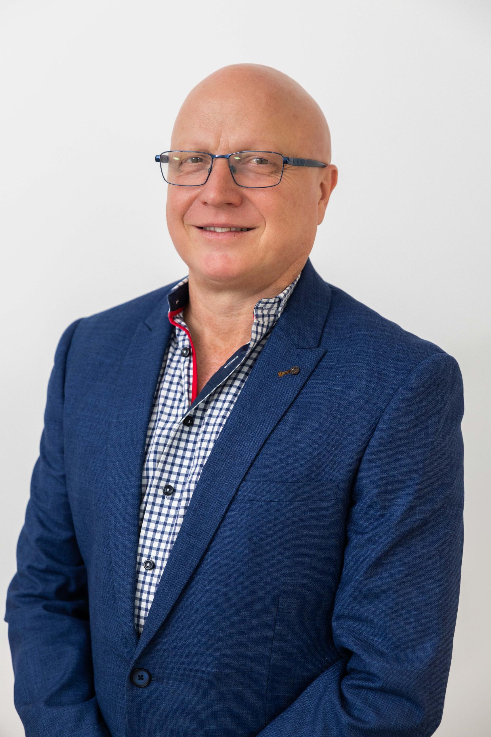 Dr Daniel de Viana